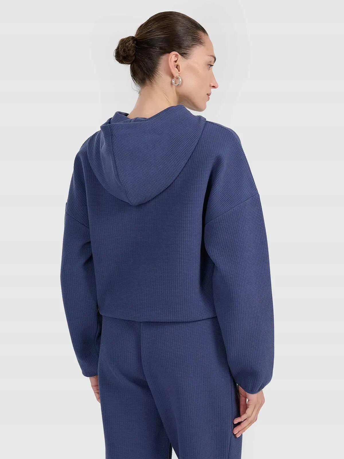 BLUZA DAMSKA DRESOWA 4F Z DZIANINY O SPLOCIE WAFLOWYM TSWSF1847  KOLOR NIEBIESKI 8/12