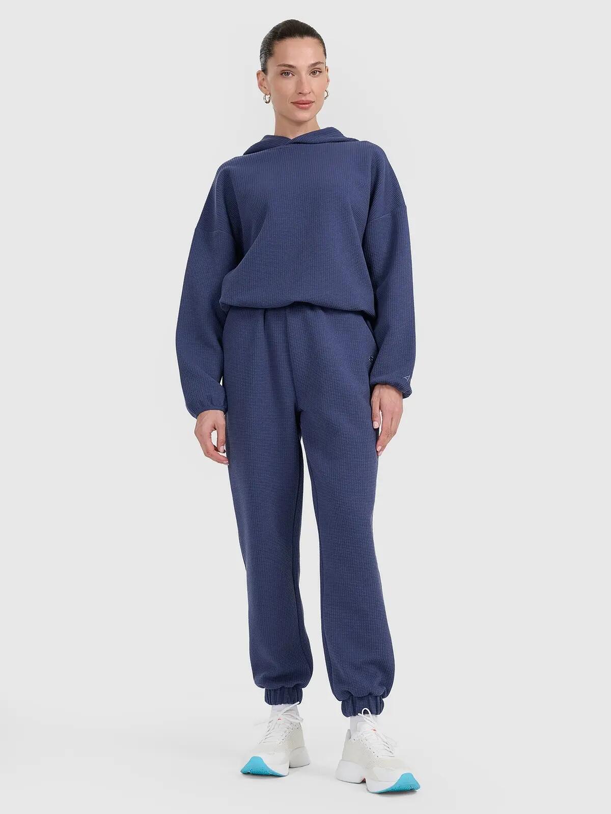 BLUZA DAMSKA DRESOWA 4F Z DZIANINY O SPLOCIE WAFLOWYM TSWSF1847  KOLOR NIEBIESKI 7/12