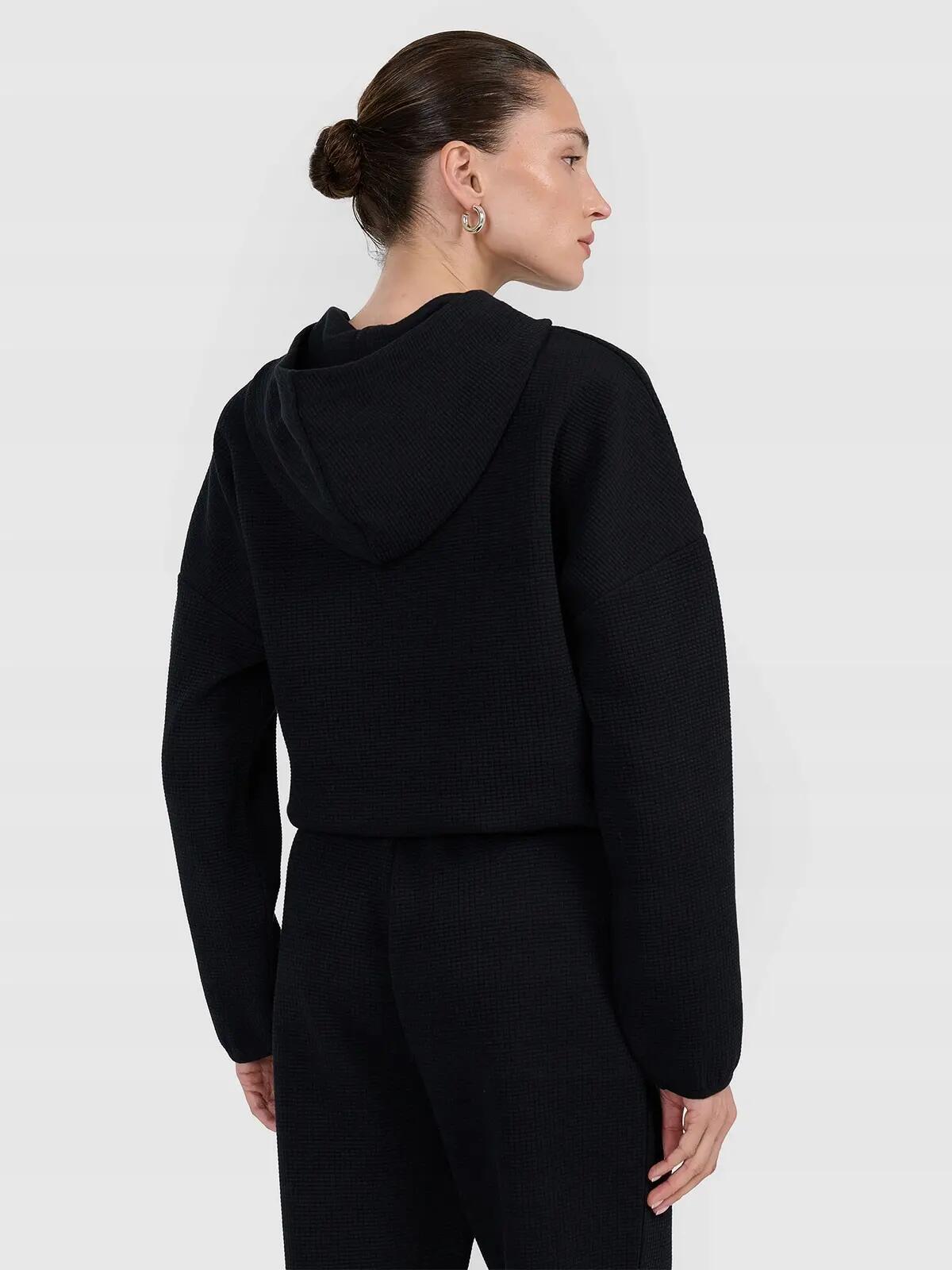 BLUZA DAMSKA DRESOWA 4F Z DZIANINY O SPLOCIE WAFLOWYM TSWSF1847  KOLOR CZARNY 8/12