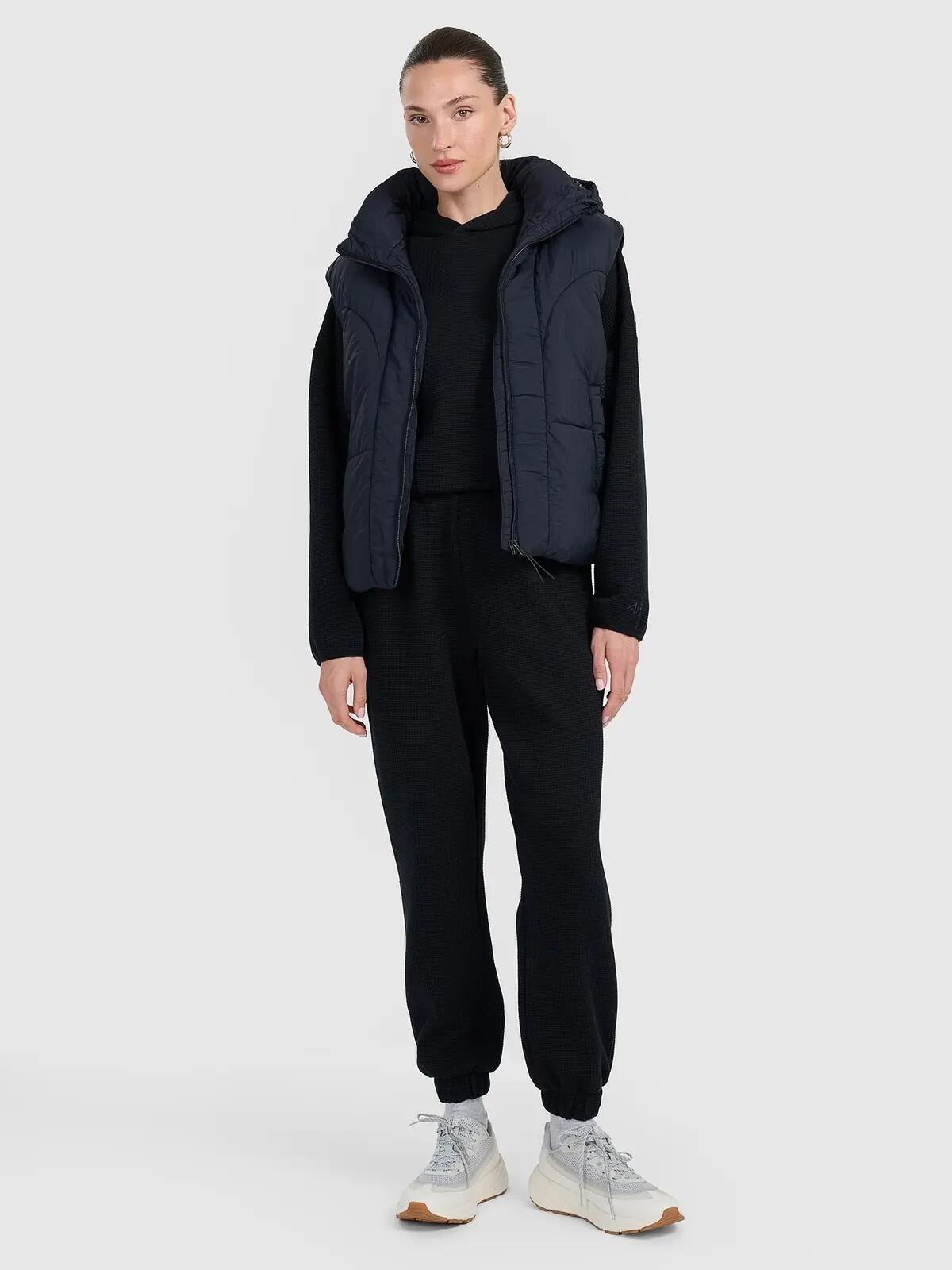 BLUZA DAMSKA DRESOWA 4F Z DZIANINY O SPLOCIE WAFLOWYM TSWSF1847  KOLOR CZARNY 6/12