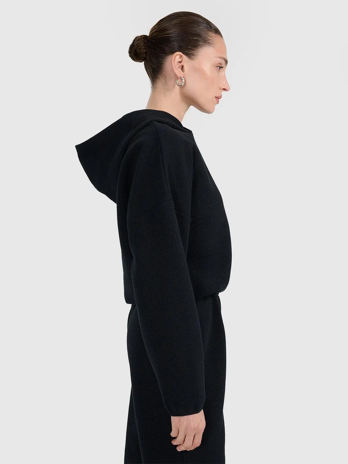 BLUZA DAMSKA DRESOWA 4F Z DZIANINY O SPLOCIE WAFLOWYM TSWSF1847  KOLOR CZARNY 3/12