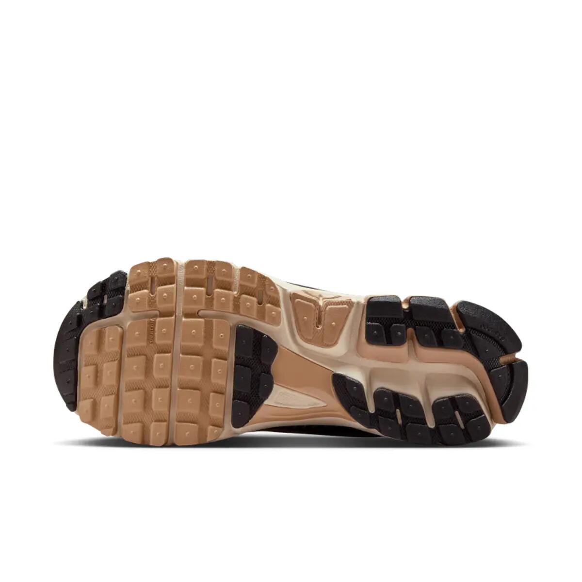 Nike Zoom Vomero 5 Sanddrift (Women's) 3/6