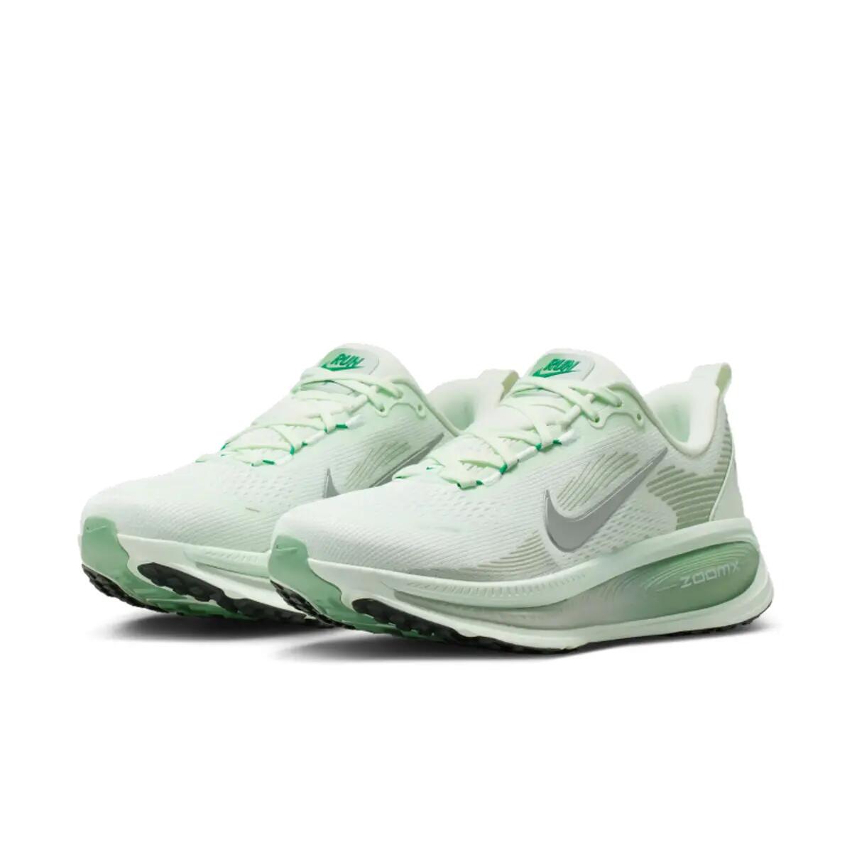 Zapatillas de running Nike Vomero 18 Verde claro/Plata metálico 4/6