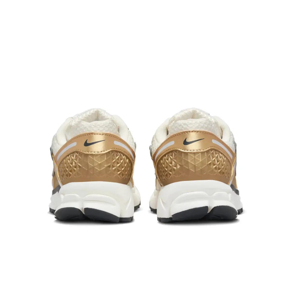 Schoenen  Zoom Vomero 5 Metallic Gold 6/6