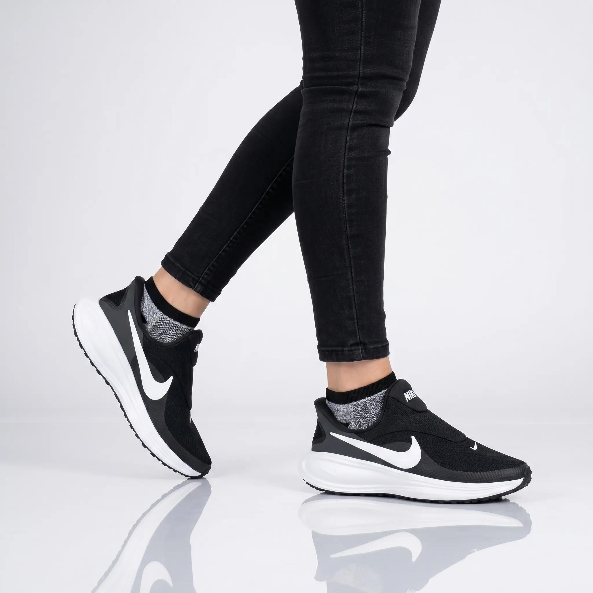 Dames - Nike Revolution 8 Easyon - Hq2415-001 - Zwart 5/6
