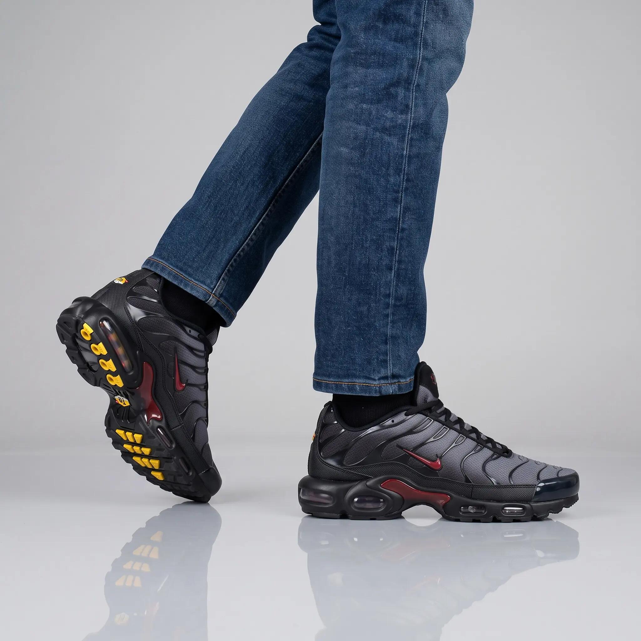 Homme - Nike Air Max Plus - DM0032-032 - Noir 5/6