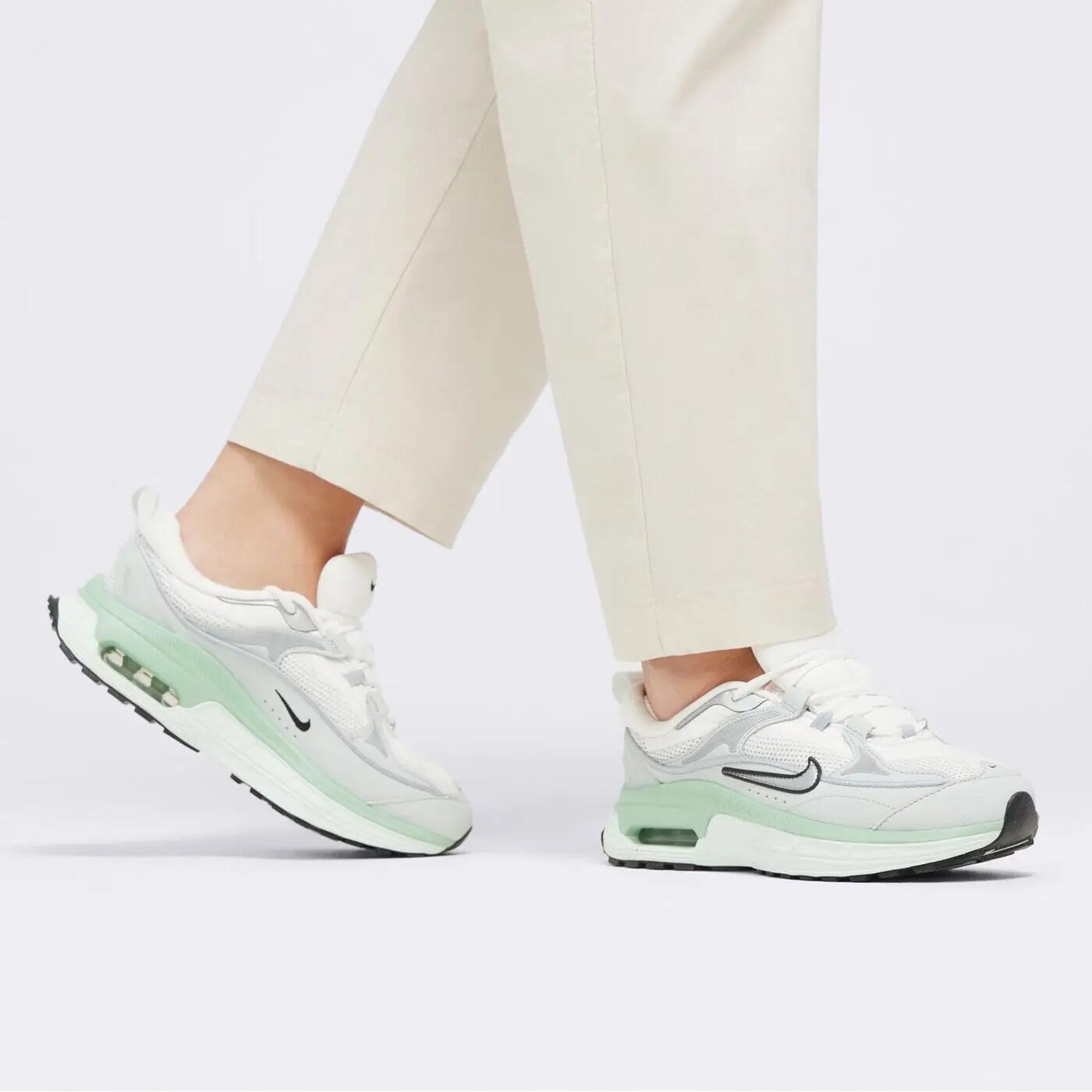 NIKE BUTY SPORTOWE DAMSKIE SNEAKERSY NIKE AIR MAX BLISS NN 36 6/7