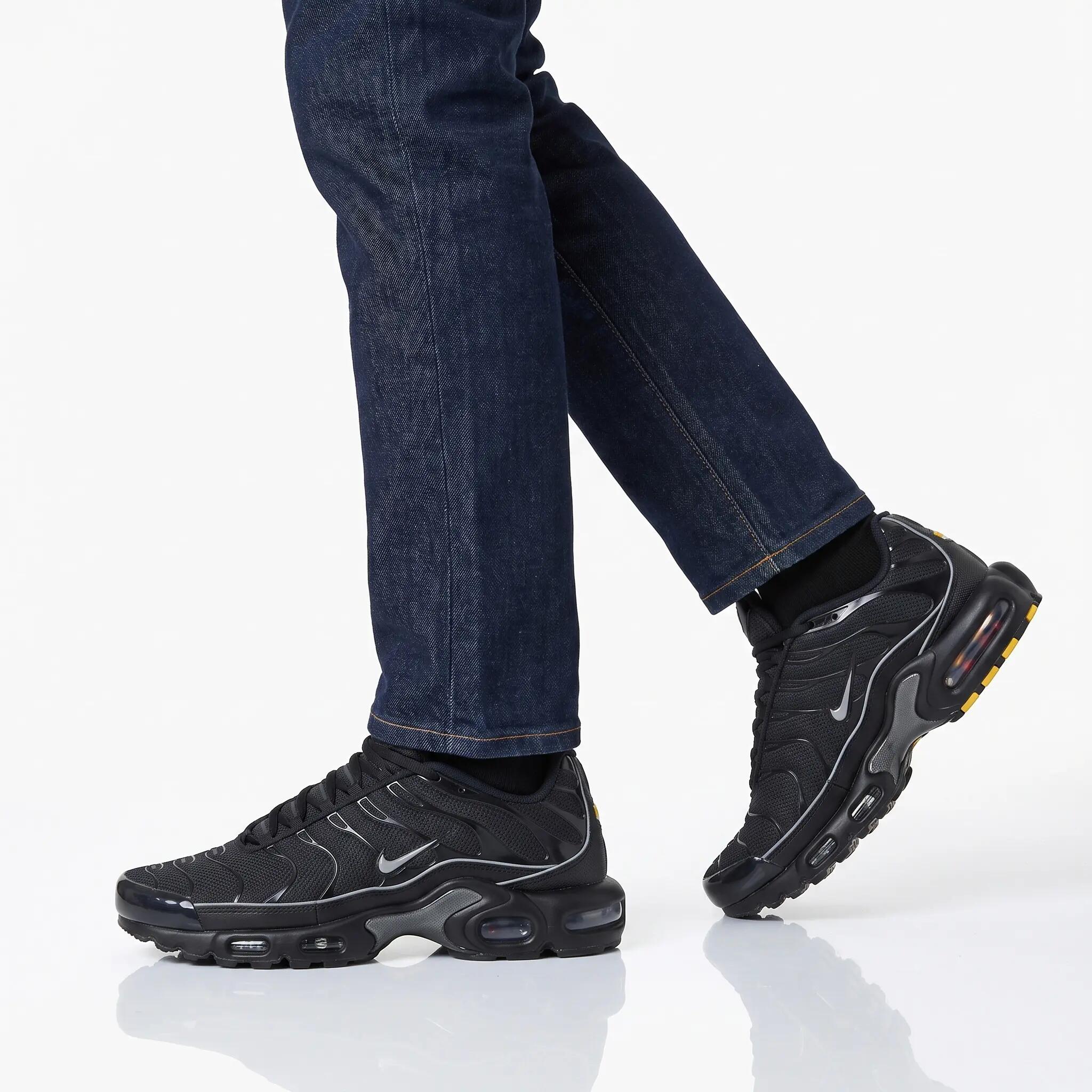Hombres - Nike Air Max Plus Og - Hv8066-002 - Negro 5/6
