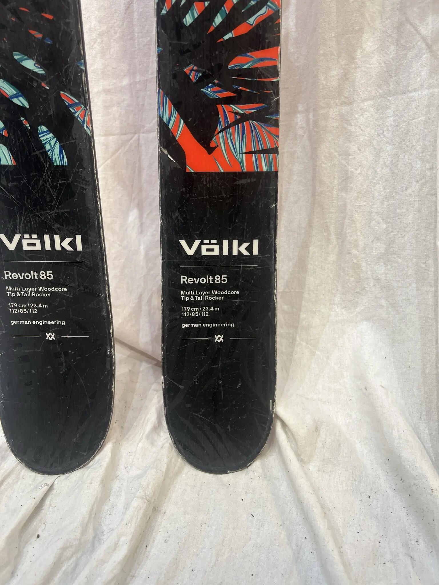 Ski's Völkl Revolt 85 - Freestyle All-Mountain Ski met Bindingen - 179 1/6