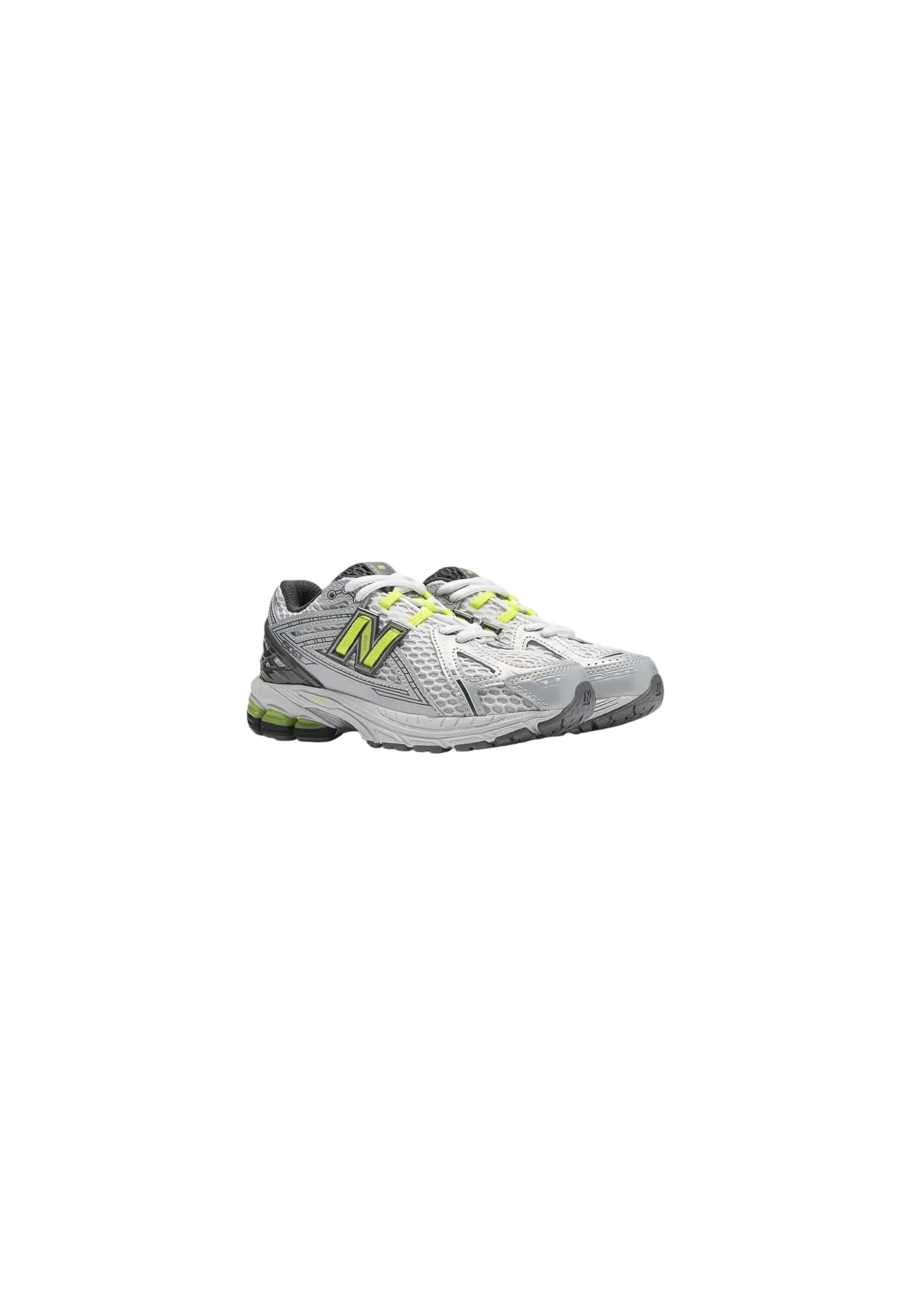 Sneaker Jungen New Balance Grau P190662Y 3/4