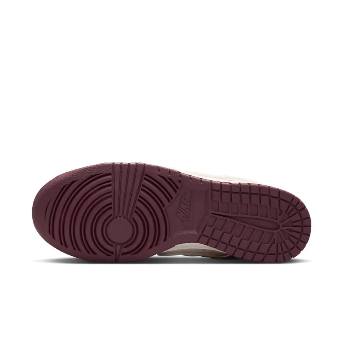 Nike Dunk Low Valentines Day (2026) 3/6