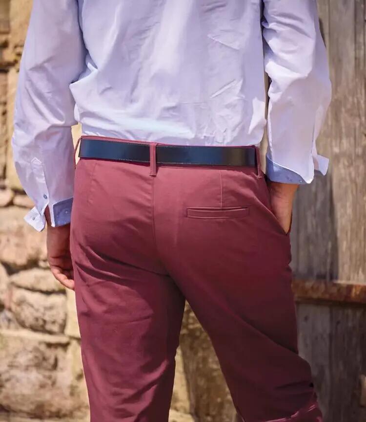 Le Pantalon Chino Bordeaux 3/3