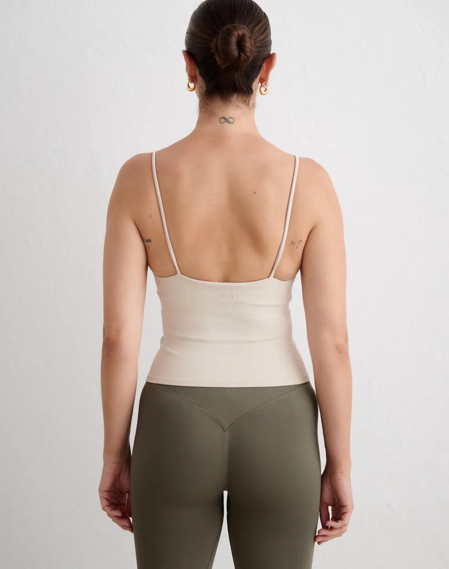 Dames Sportsinglet Naadloos Vormend Met Dunne Bandjes Shape Zandbeige 2/4