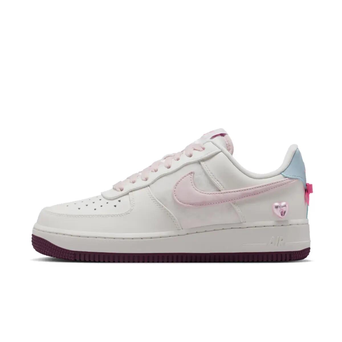 Nike Air Force 1 Low Valentines Day (2026) 3/6