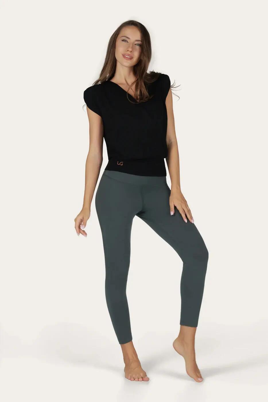 Magnifique haut de Yoga et Pilates Caele coupe ample - Noir 4/6