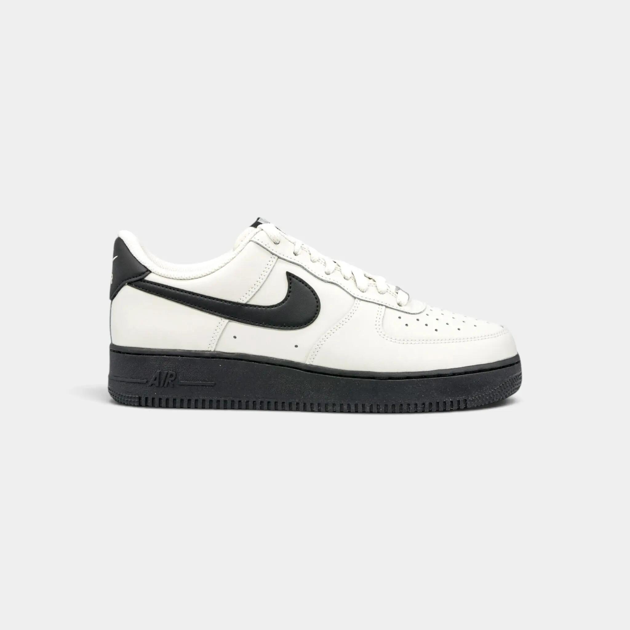 Nike Air Force 1 '07 Light Bone Black 1/2