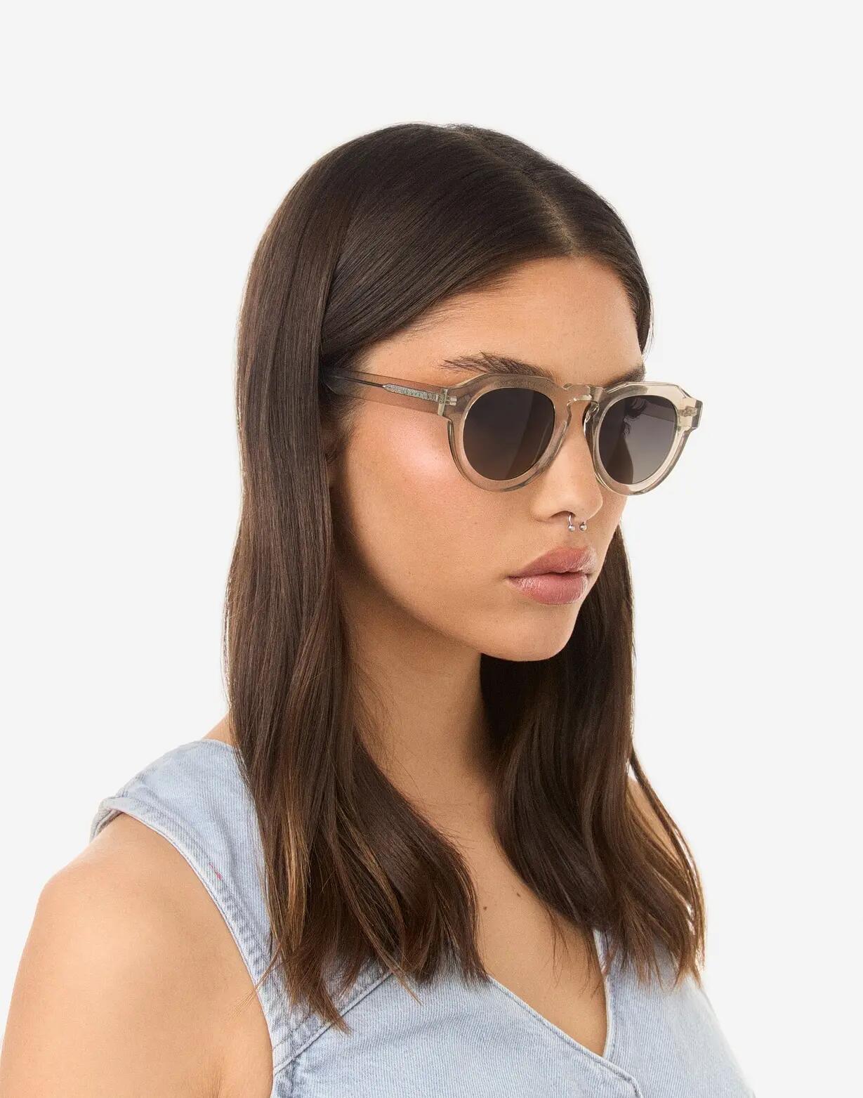 HAWKERS - Sonnenbrillen für Herren und Damen - WARWICK UPTOWN  CLEAR SMOKE DARK 7/9