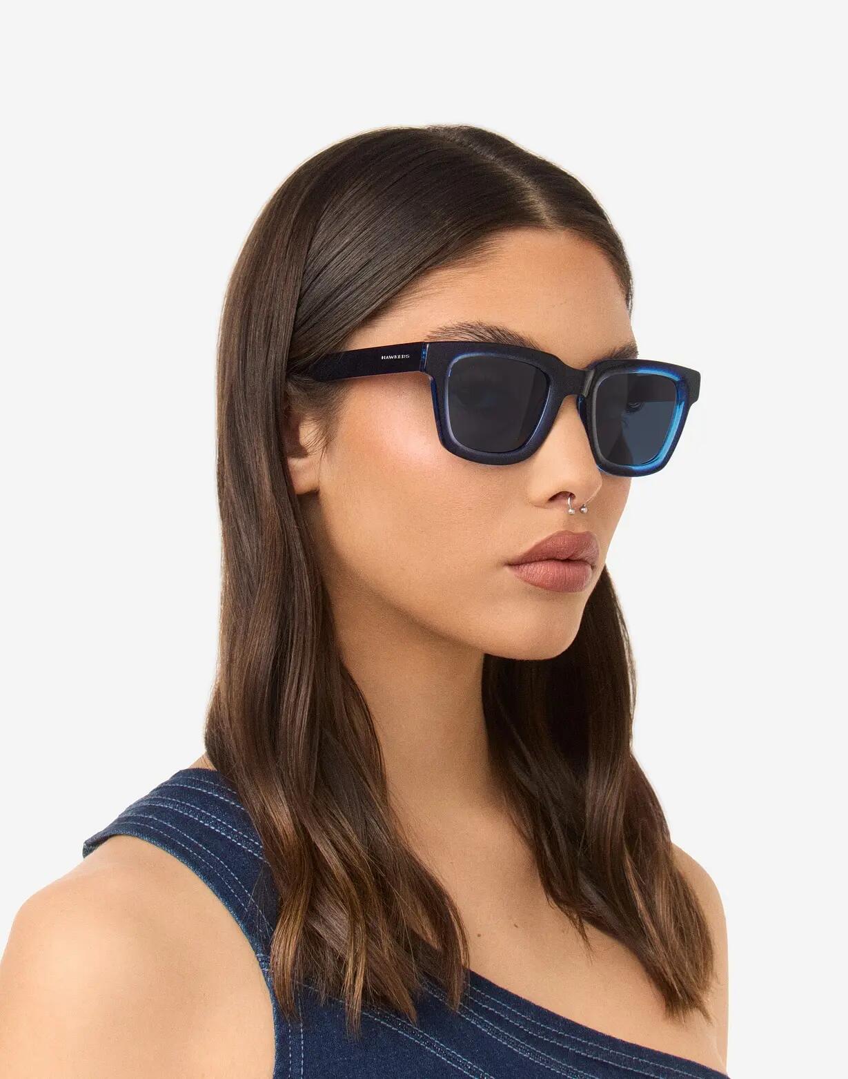 HAWKERS - Lunettes de soleil pour homme et femme ONE UPTOWN - BLUE OCEAN 9/11