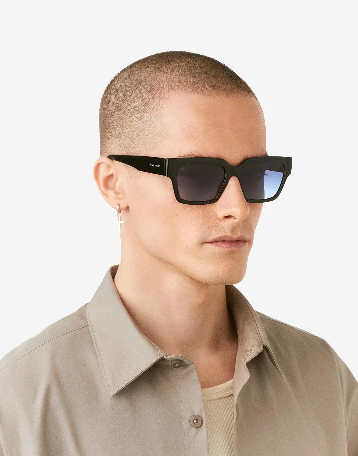 HAWKERS - Zonnebrillen voor Mannen en Vrouwen MATE - BLACK BLUE DENIM ECO 8/9