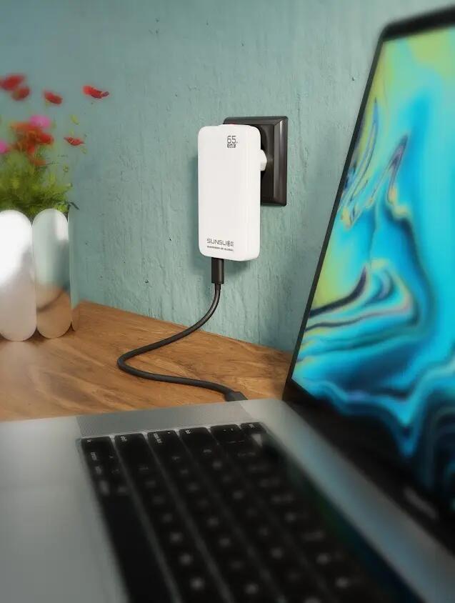 Chargeur de voyage universel GaN 65 W USB-C PD USB-A Emperion 65 Global 13/15
