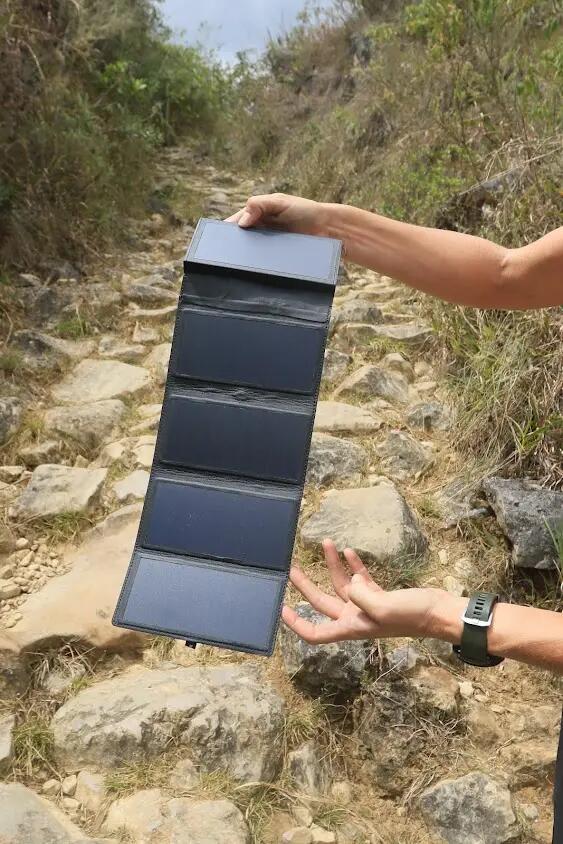 Batteria esterna solare 10000 mAh 8 W 5 pannelli pieghevoli Electron Nero 7/12