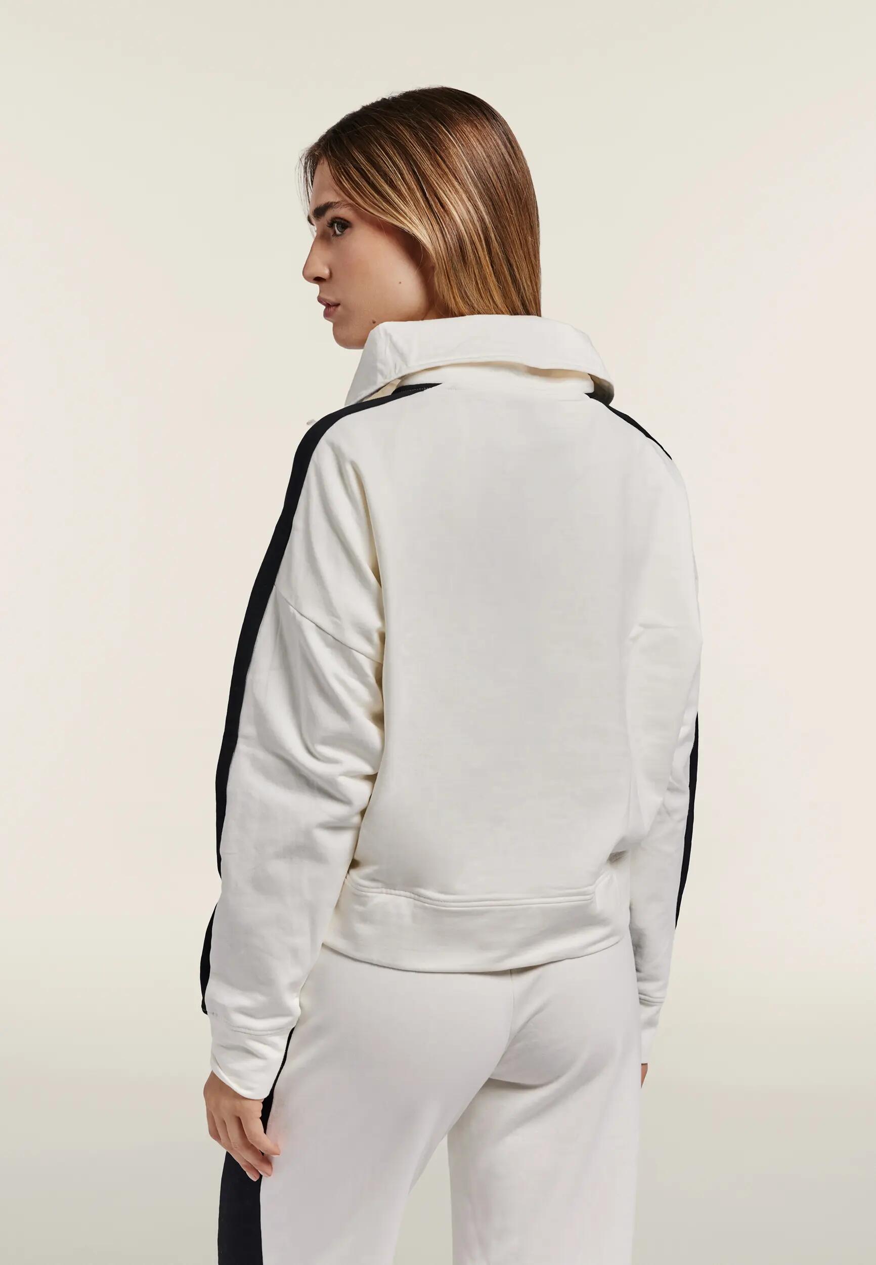Felpa donna comfort con maxi collo alto e chiusura mezza zip 3/8