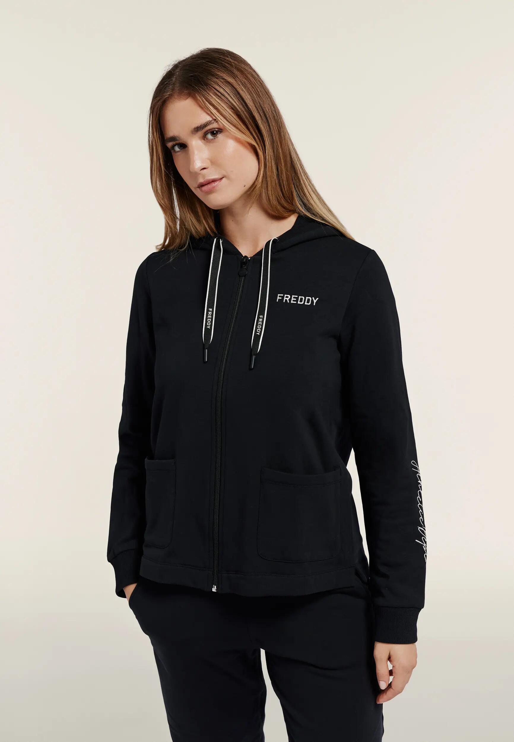 Sweat-shirt à capuche zippé pour femmes avec poches plaquées 2/6