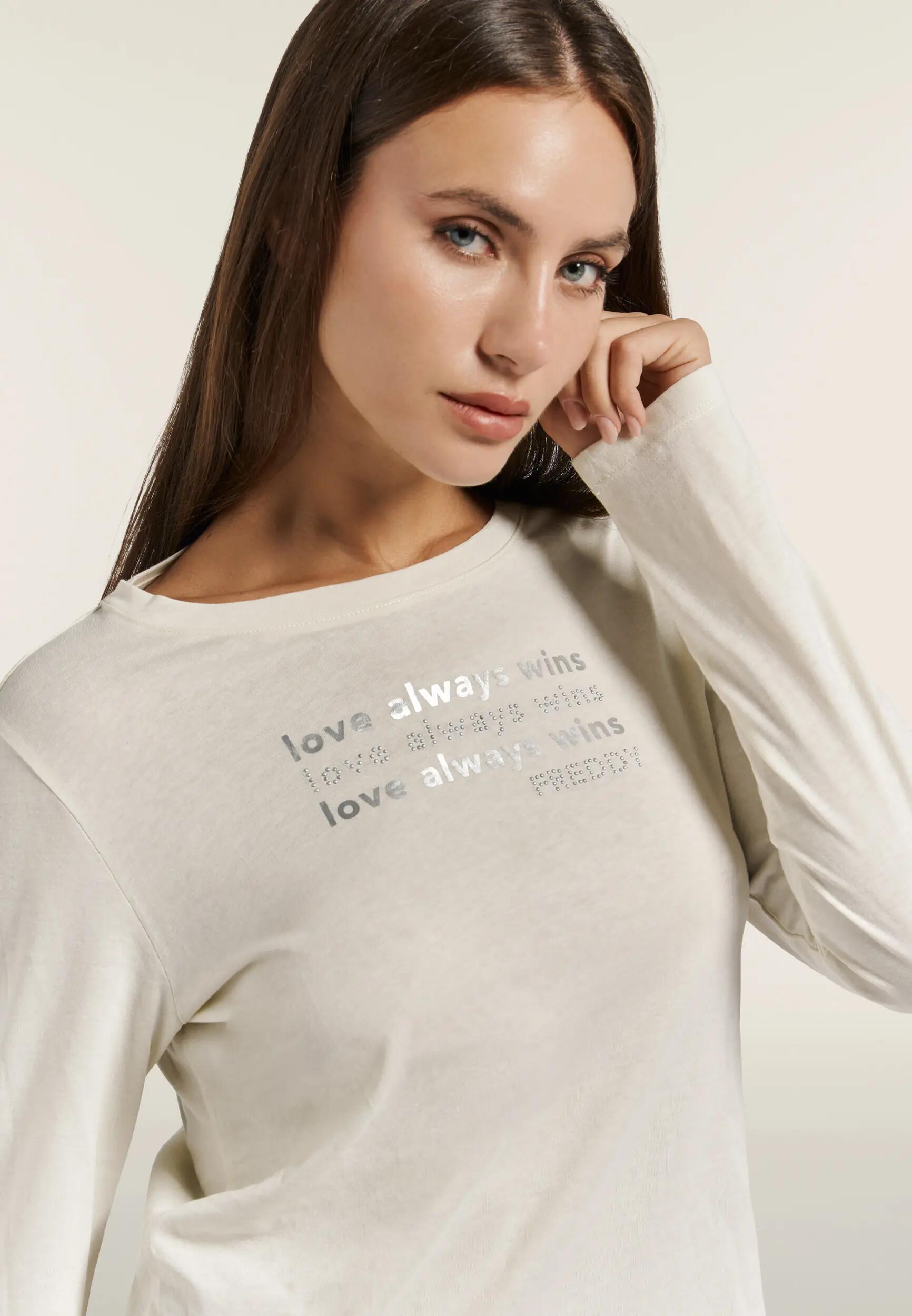 T-shirt lange mouwen "Love Always Win" met kraaltjes 4/6