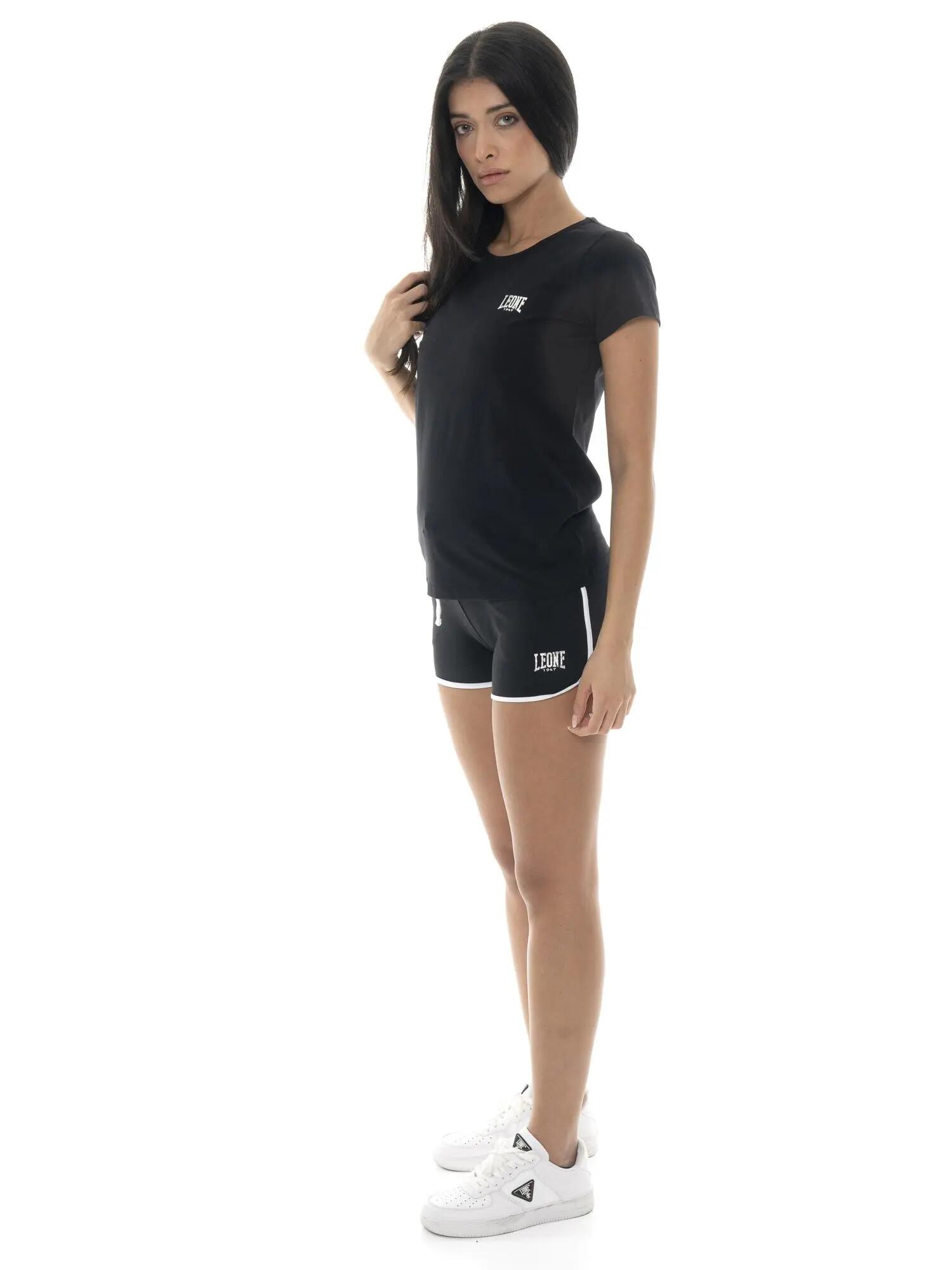 Camiseta de mujer con logo lateral de corazón Leone Basic 2/7