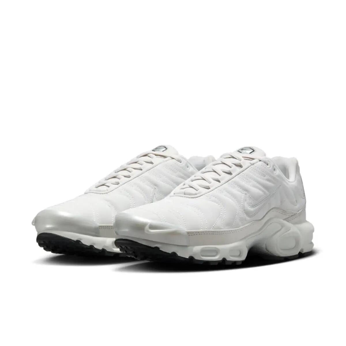 Nike Air Max Plus Platinum Tint (Women's) 5/6