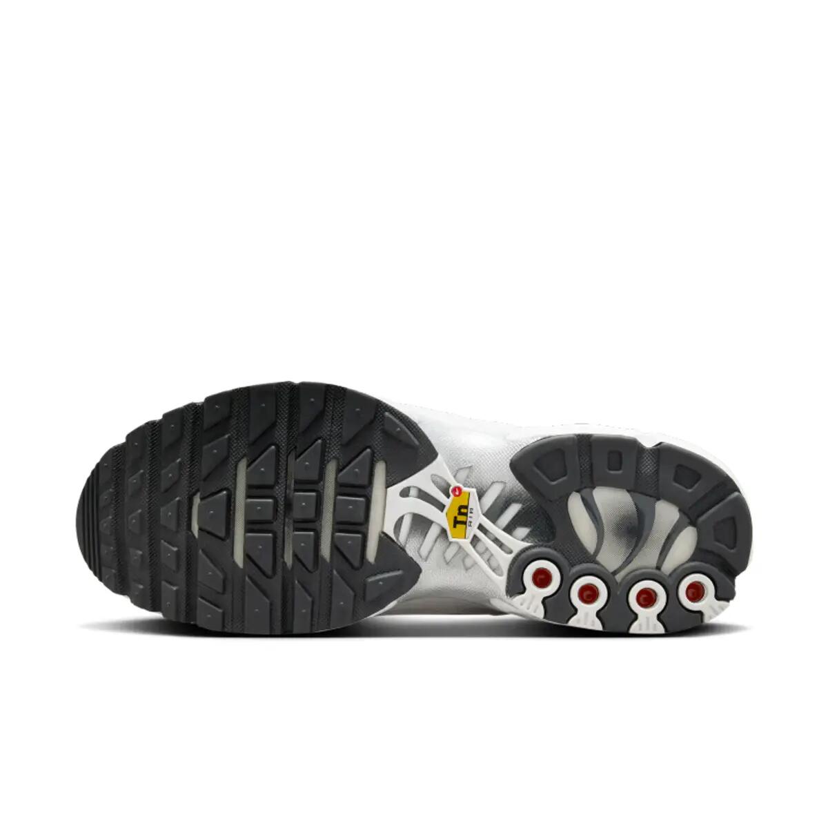 Nike Air Max Plus Platinum Tint (Women's) 2/6