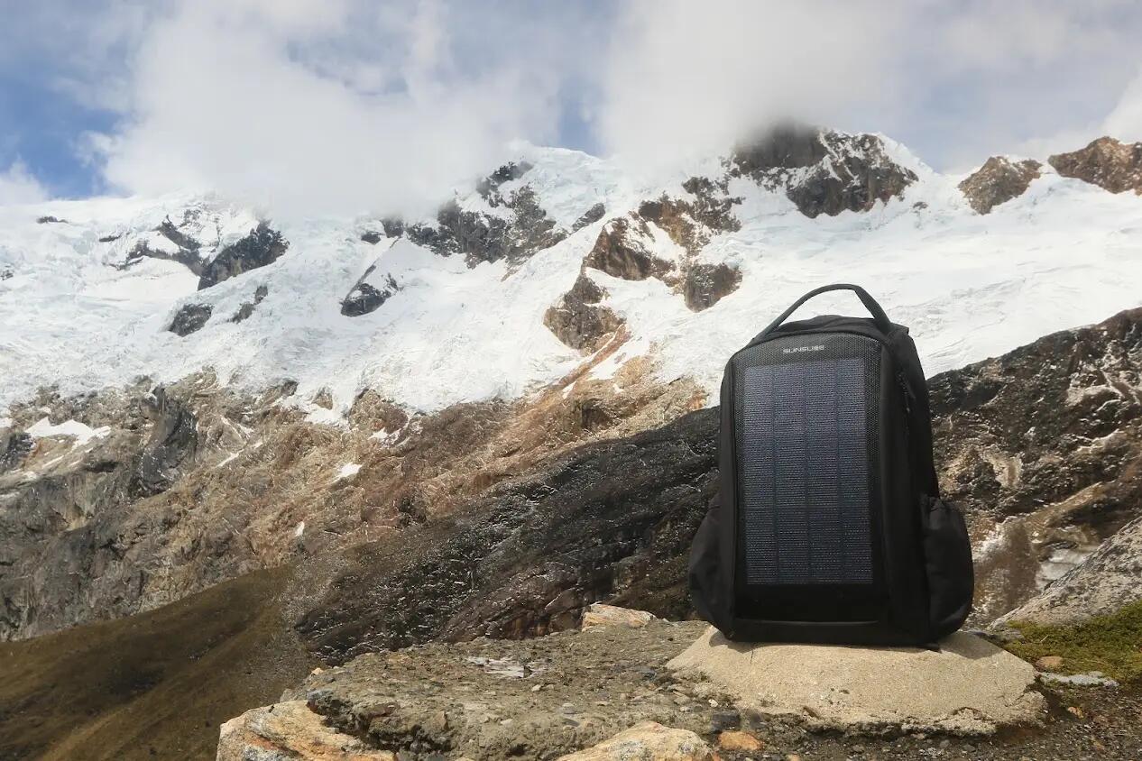 Sunslice "Zenith" Solar-Rucksack mit 8W Batterieladegerät 6/7