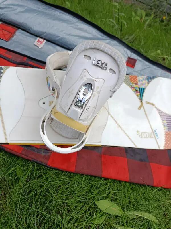 Tussen Particulieren - Snowboard Burton met Lexa-bindingen + opbergtas 6/7