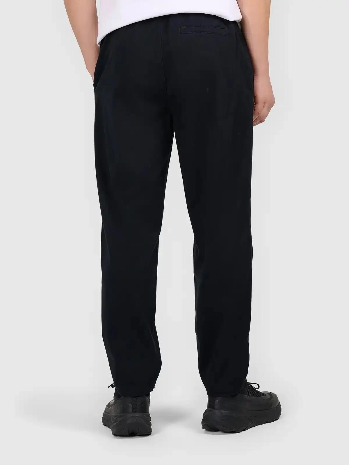 SPODNIE MĘSKIE 4F JOGGERY SPORTOWE CASUAL    CZARNE 3/4