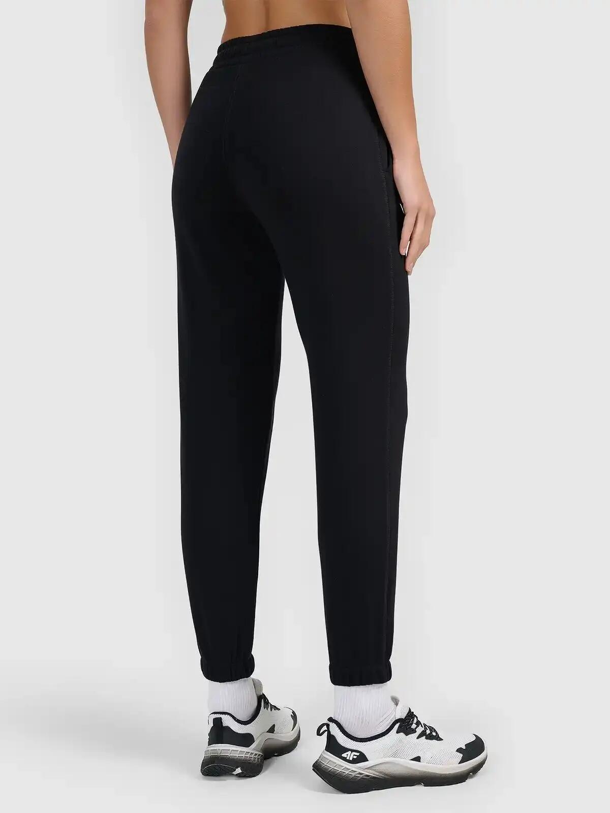 4F SPODNIE DAMSKIE DRESOWE JOGGERY SPORTOWE S F1658 SS26 3/4