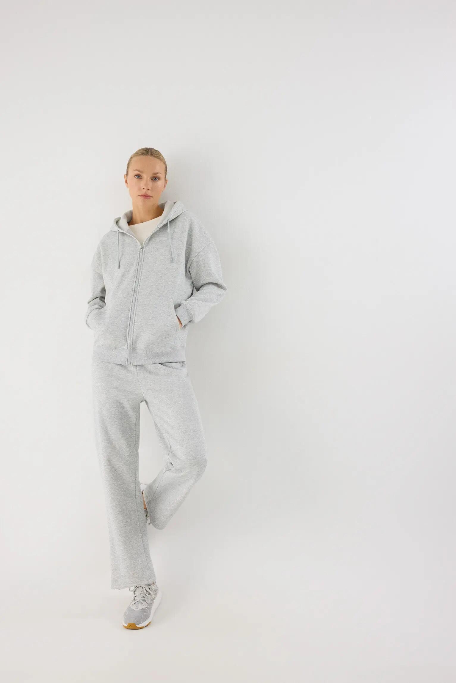 CHÁNDAL DEPORTIVO Ysabel Mora Gris Mujer 71001 5/6