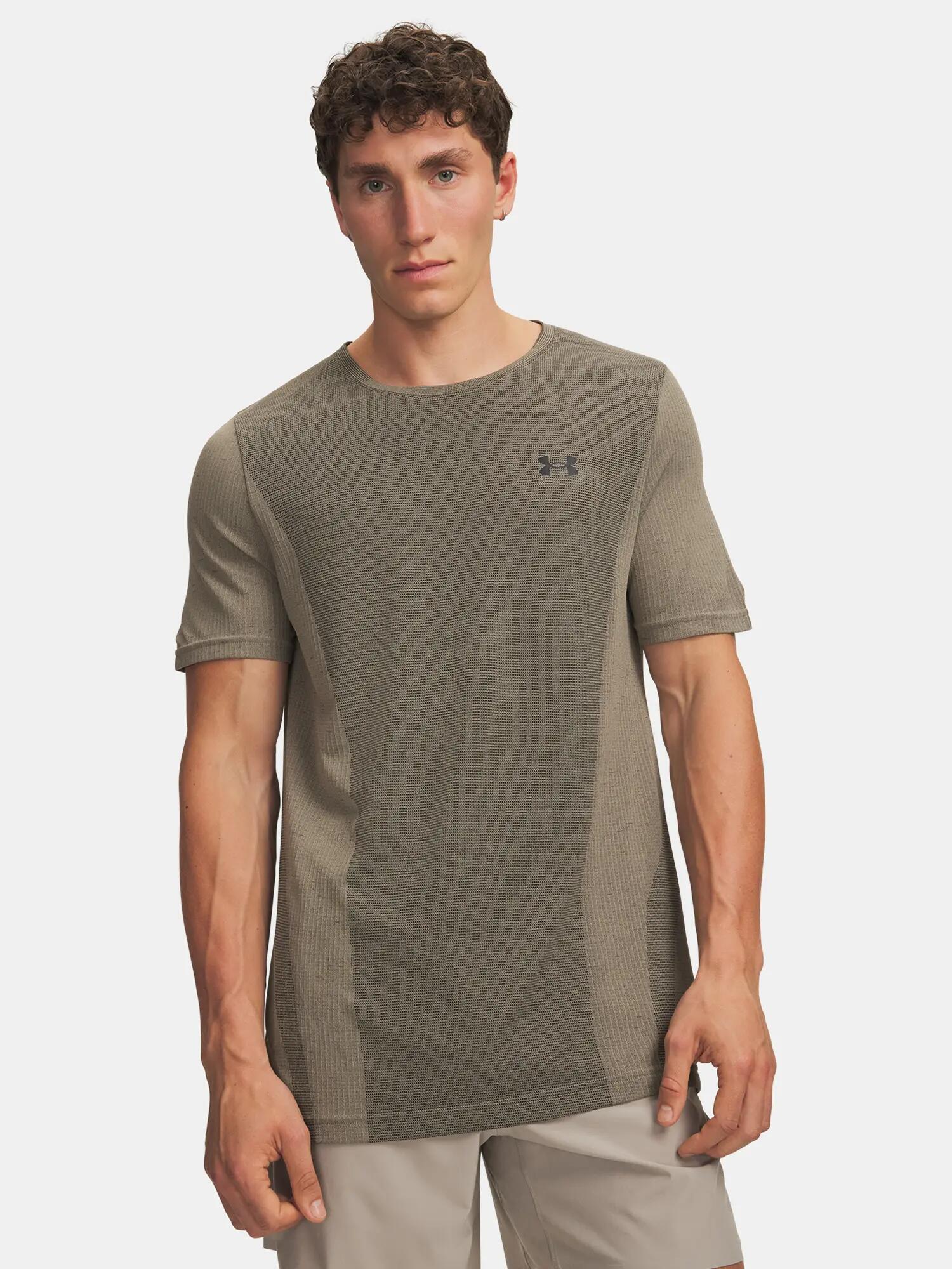 UNDER ARMOUR picture