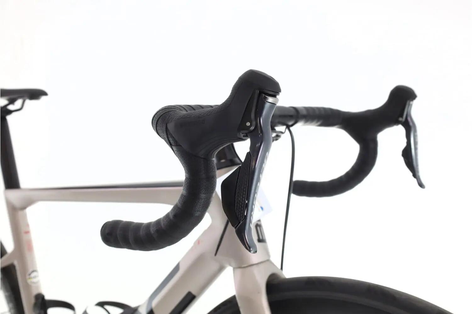 Segunda Vida · Bicicleta estrada ·  SLR Two Di2 11V · Muito bom estado 6/8