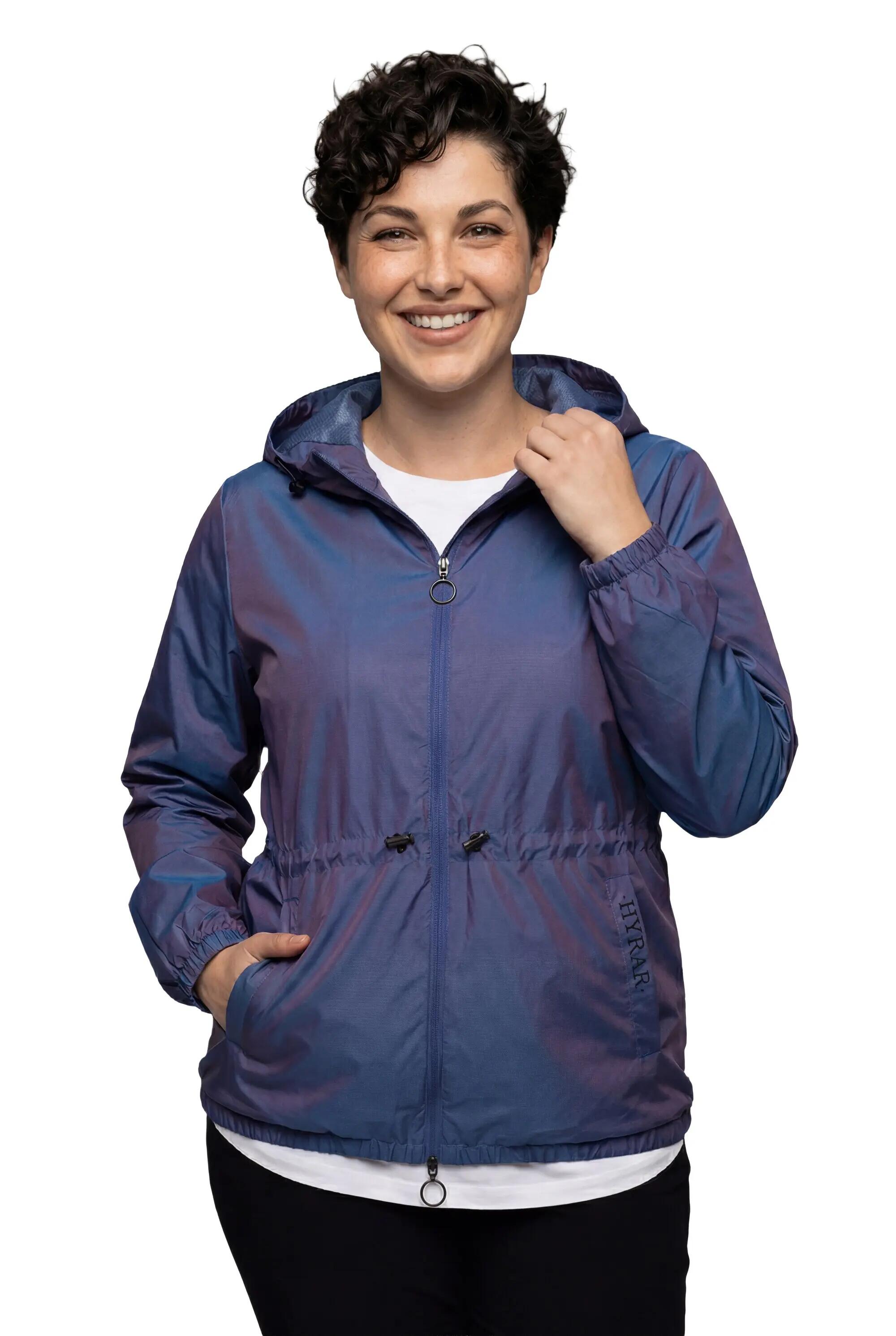Femme Veste technique capuche matière déperlante et chatoyante 13/13