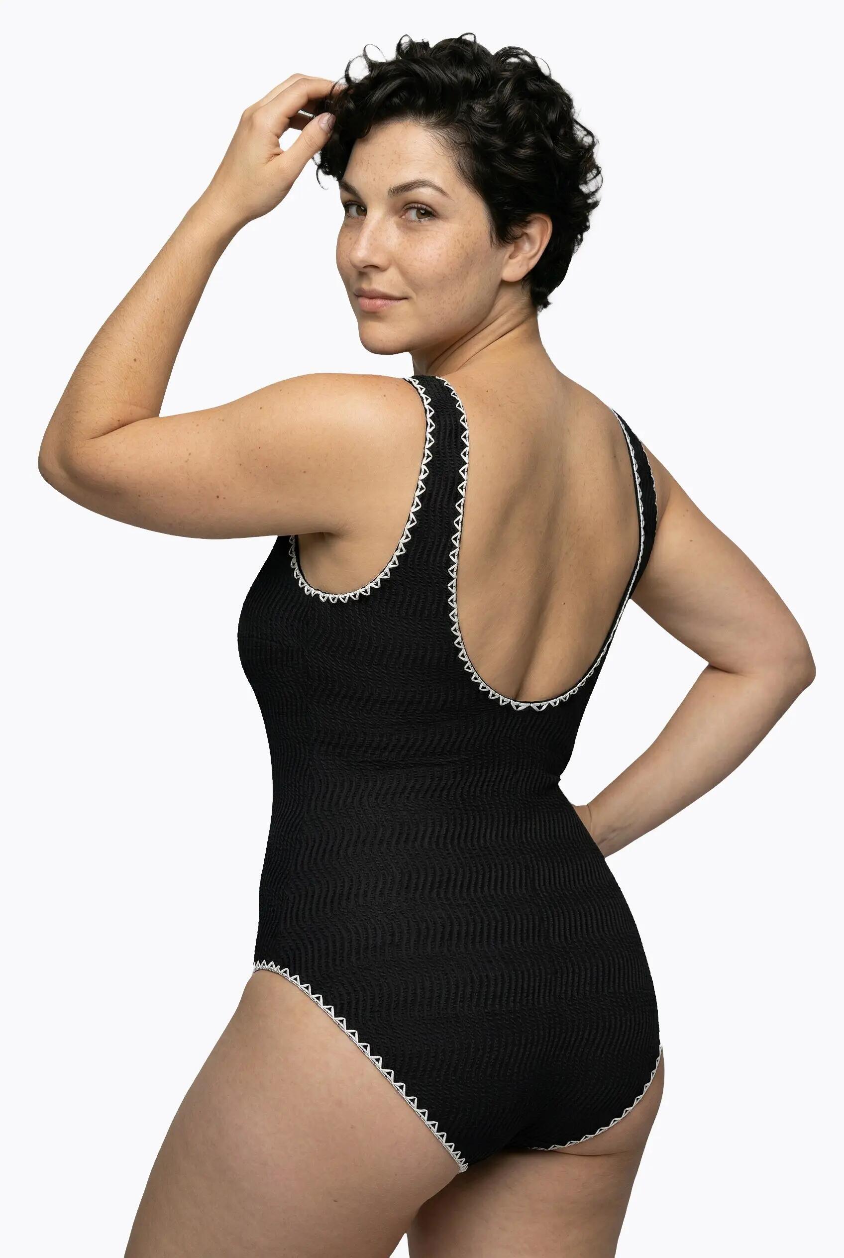 Femme Maillot de bain sans bonnets souples. Décolleté V et matière texturée 3/13
