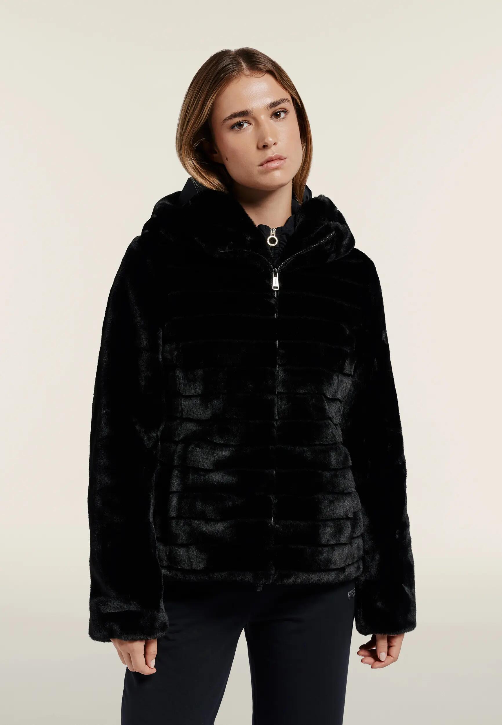 Veste à capuche en fourrure synthétique à effet rayé 2/6