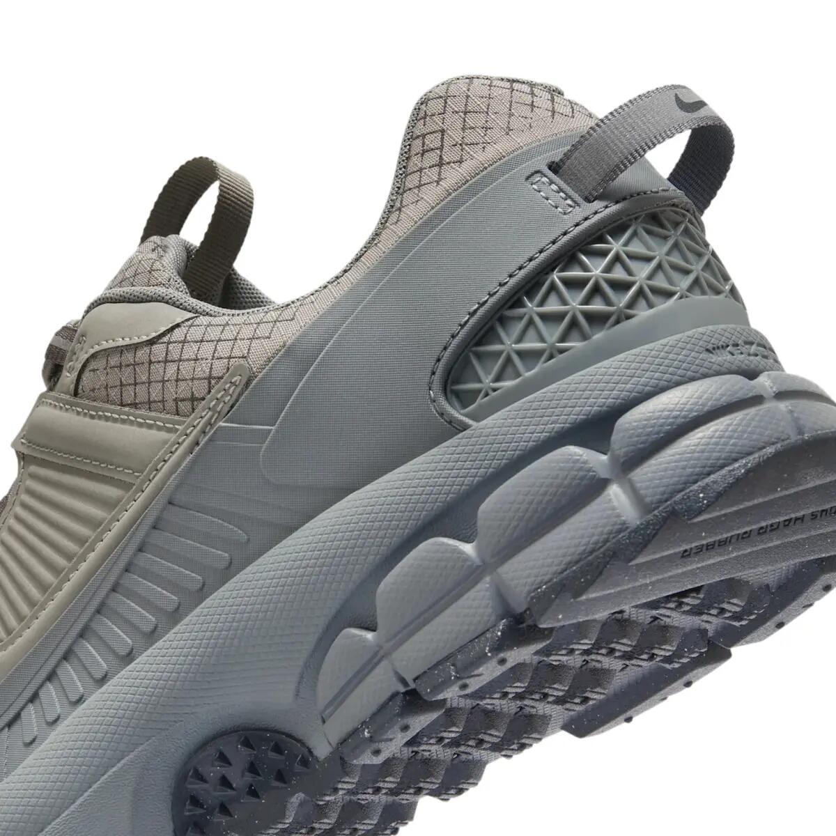 Nike Zoom Vomero 5 Roam Metallic Platinum 5/6