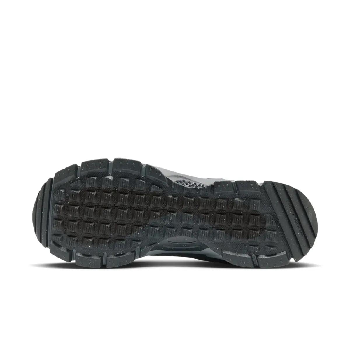 Nike Zoom Vomero 5 Roam Metallic Platinum 3/6