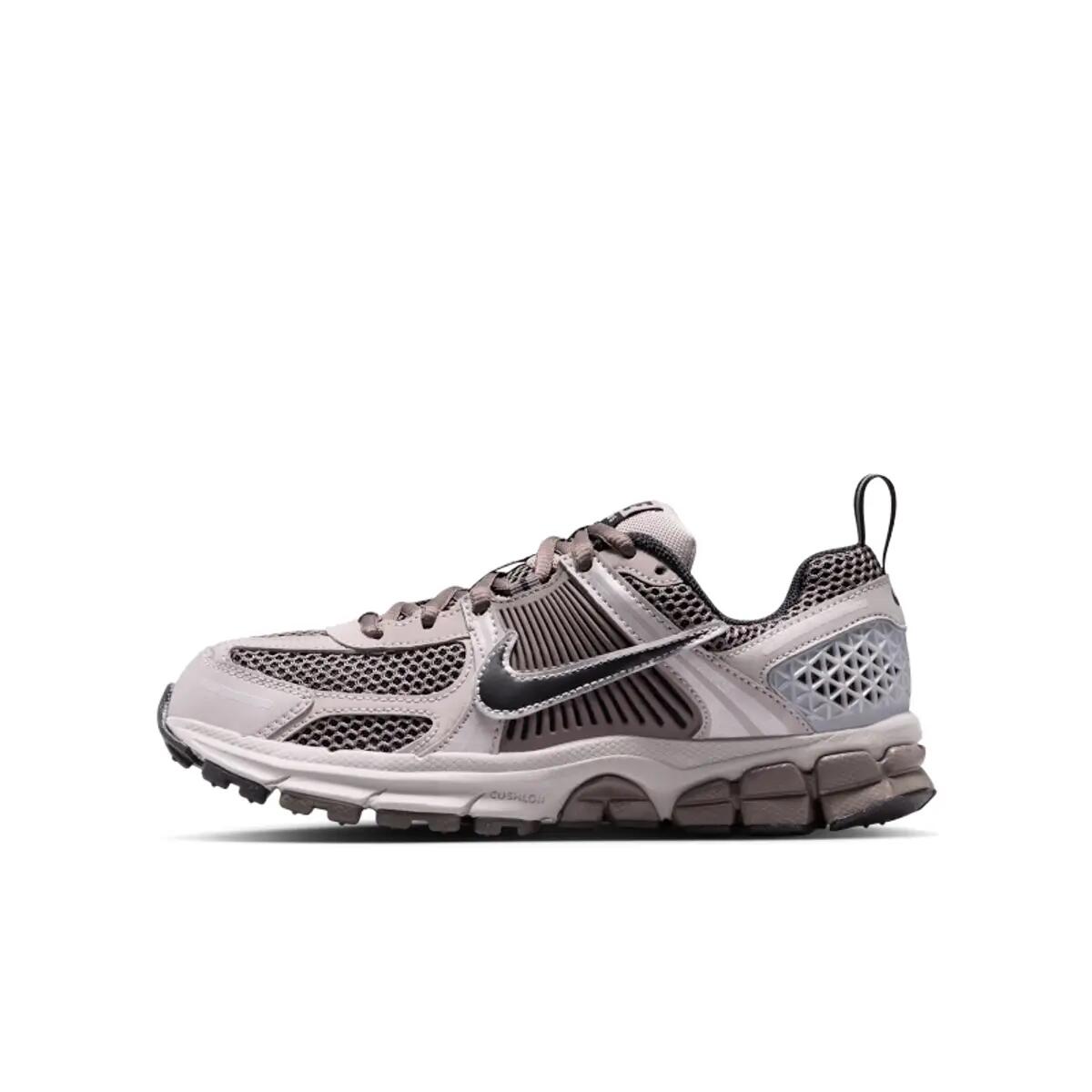 Nike Zoom Vomero 5 College Grey Black-Cave Stone (GS) 3/6