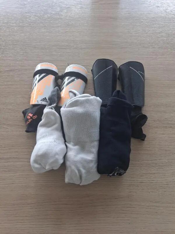 Tussen Particulieren - voetbalkousen en scheenlappen 2/2