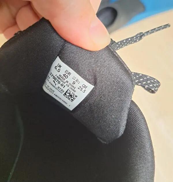 Tussen Particulieren - Zwarte sportschoenen, dames, maat 40 6/7