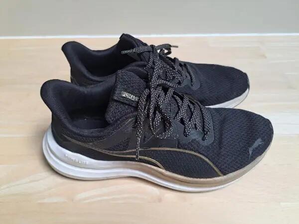 Tussen Particulieren - Zwarte sportschoenen, dames, maat 40 5/7