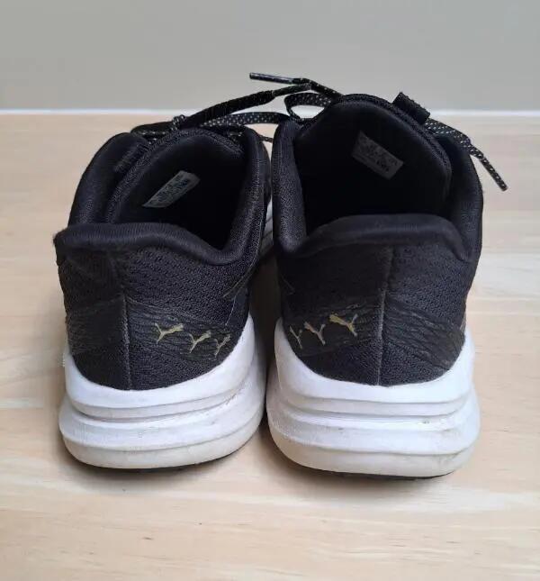 Tussen Particulieren - Zwarte sportschoenen, dames, maat 40 3/7