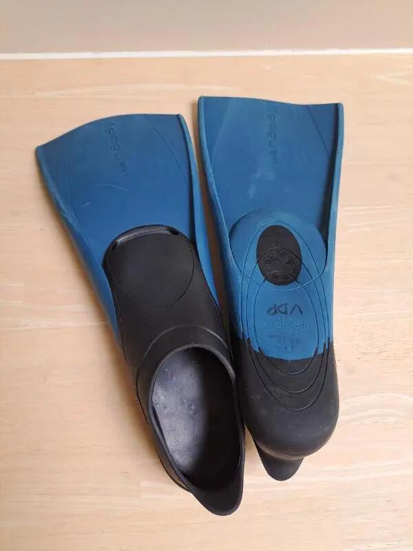 Entre Particuliers - Palmes courtes, size 34-35 4/4