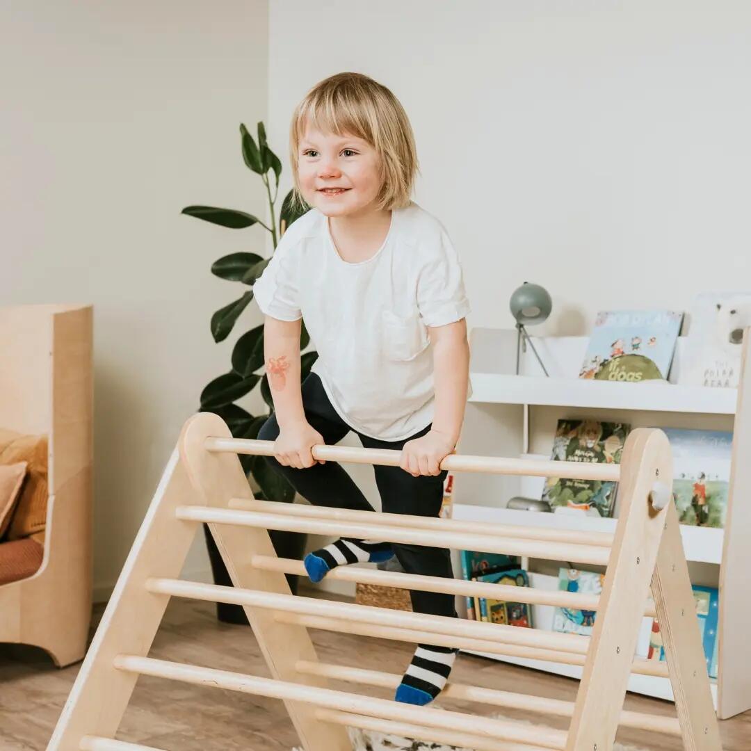 Triángulo Pikler y espaldera sueca 2-en-1 para niños - Madera natural 4/9